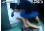 女人隐私故意给男生看违法吗？